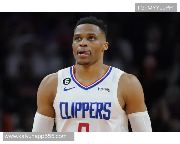 威少坚定信念每场比赛都全力以赴为球队展现拼搏精神