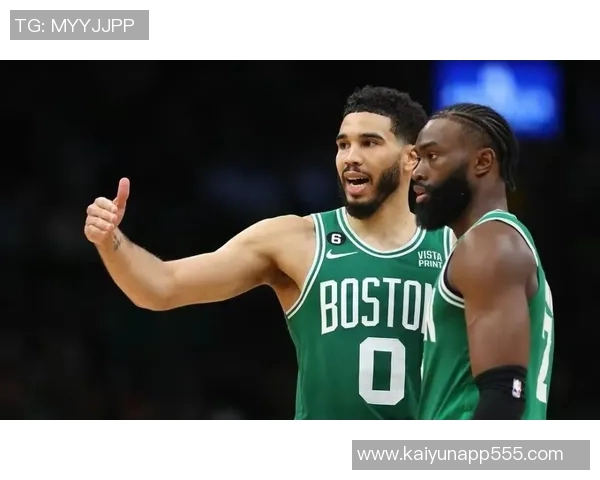 布克盛赞马威充满活力展现内线全能特质令人期待