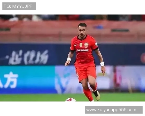 上海海港全力备战新赛季加布里埃尔回归训练场积极恢复状态